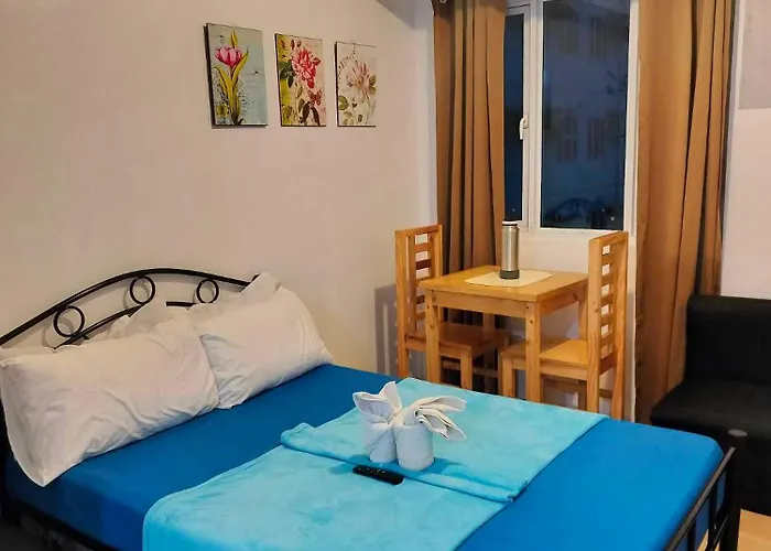 9th Floor Pool View Unit Tower A With Modern Amenities *